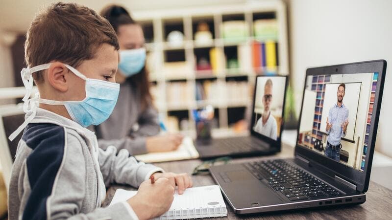 بعد الإمارات.. قطر تلجأ للتعليم عن بُعد والكويت تنفي