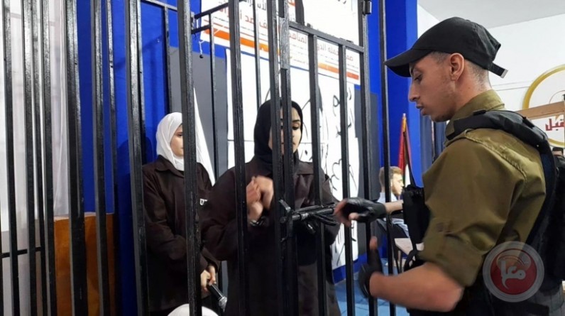 الأسيرات الفلسطينيات يواجهن التفتيش العاري والتجويع والتنكيل اليومي