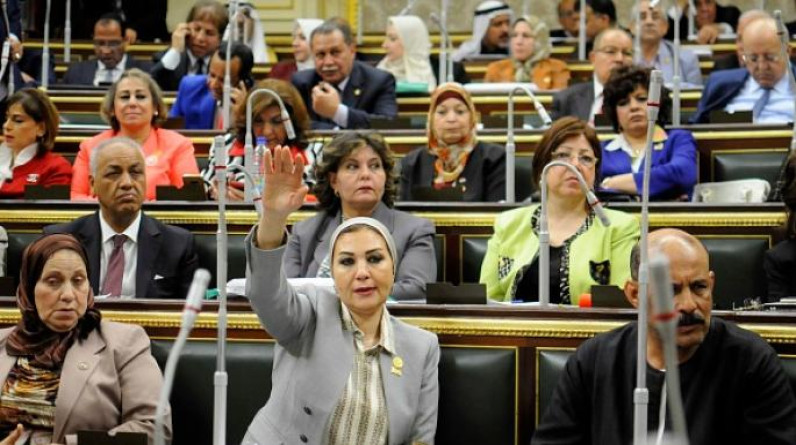 مصر: إرجاء تمرير قانون صندوق قناة السويس
