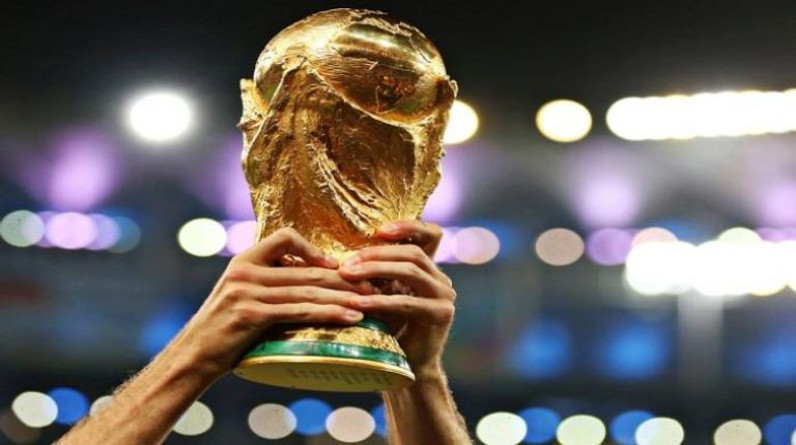 قصة العربي الوحيد الذي حمل كأس العالم