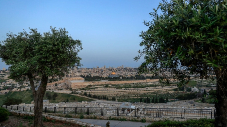 الاحتلال يشرع بتسجيل أراض حول المسجد الأقصى بملكية يهود