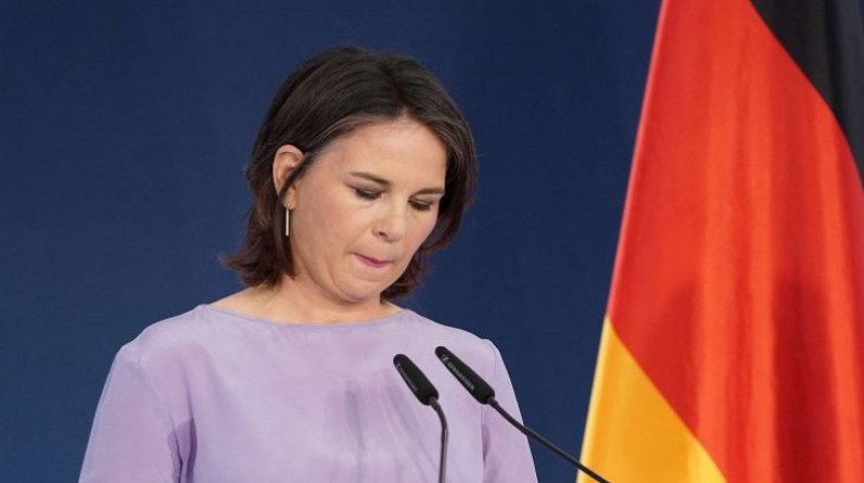 موسكو تتهم وزيرة الخارجية الألمانية بالغباء أو التضليل المتعمد