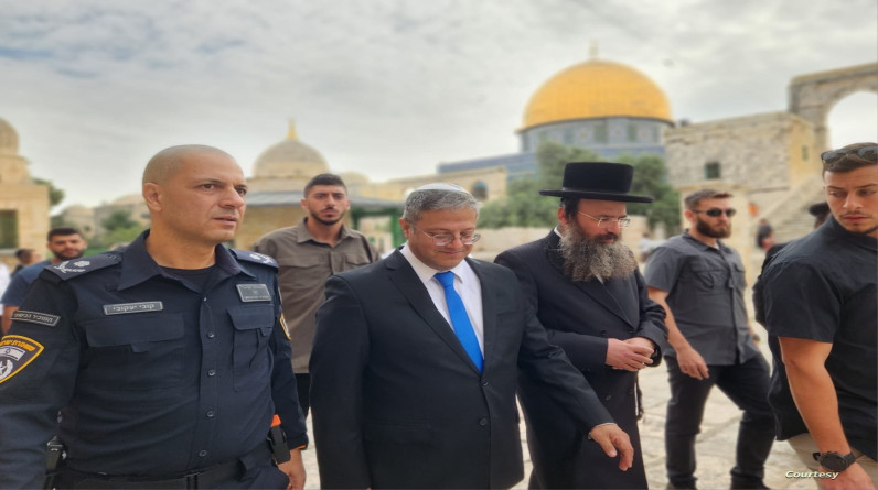 بن غفير يقتحم الحرم الإبراهيمي ويؤدي رقصات تلمودية في باحاته