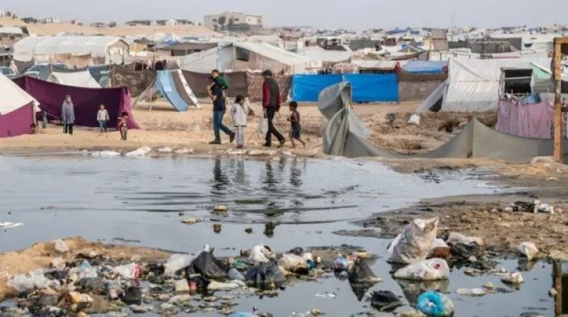 المتحدث باسم بلدية غزة: مياه الصرف الصحي تتسرب إلى بعض منازل وخيام النازحين في منطقة الشيخ رضوان