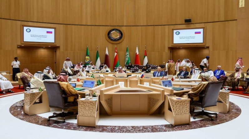 لافروف والبديوي يترأسان اجتماعا لتعزيز التعاون بين روسيا ودول الخليج