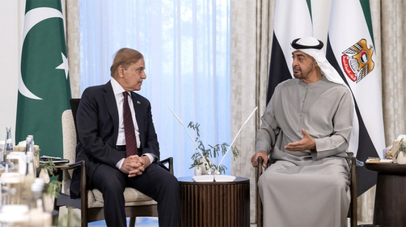 موانئ للإمارات ومطارات لقطر.. باكستان تواجه الديون بالخصخصة