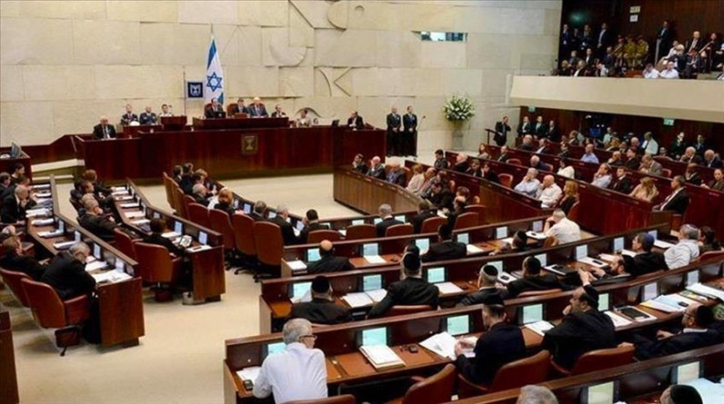 عقدوا الكنيست لتوسيع حصانتهم.. وأم "مخطوف" قتل في غزة: أين حقوقنا أيها المجرمون؟