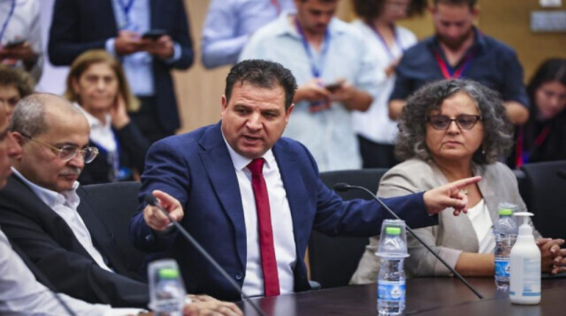 استطلاع: انهيار "المشتركة" يرفع أسهم اليمين بالكنيست
