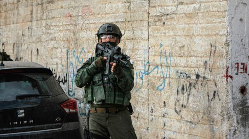 وسائل إعلام إسرائيلية: تعرّض مستوطِنة لعملية طعن في البلدة القديمة بالقدس
